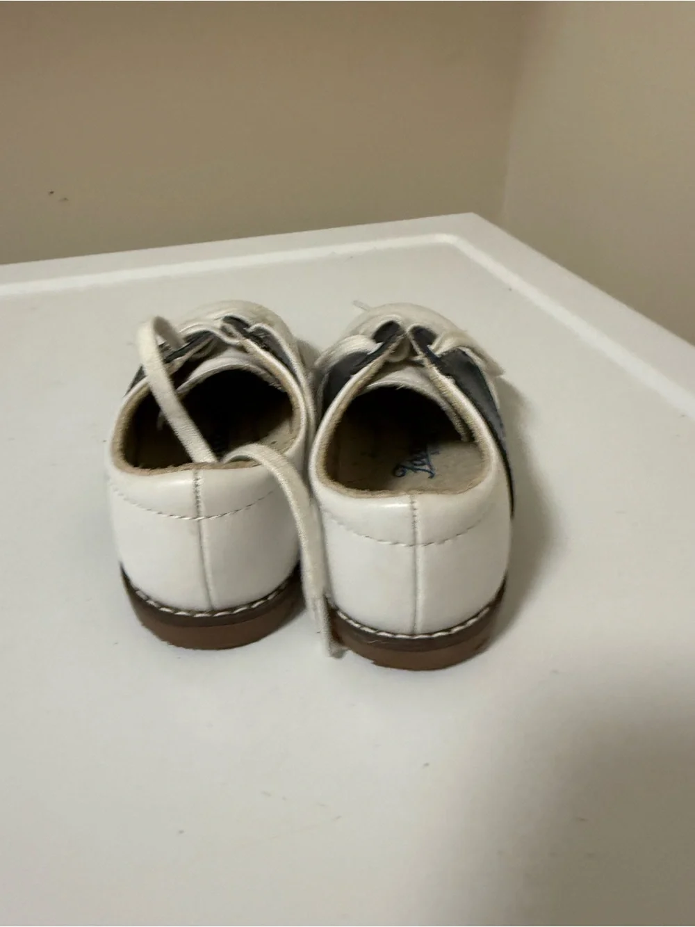 Footmates Classic Kids Two-Tone White and Navy Saddle Lace-Up Shoes